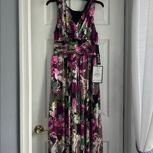 SLNY Floral V-Neck Pleated Maxi Dress in Magenta, Green, Black